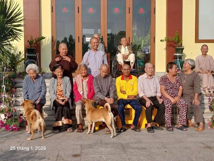 Những người cao tuổi tìm thấy sự bình yên và chăm sóc dưới mái nhà Tường Nguyên trong những năm tháng tuổi xế chiều. Ảnh: Chùa Tường Nguyên