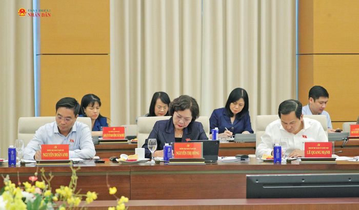 Các Ủy viên Ban Thường vụ Đảng ủy Quốc hội: Phó Chủ tịch Quốc hội Nguyễn Thị Hồng, Phó Chủ tịch Quốc hội, Thượng tướng Nguyễn Doãn Anh; Phó Bí thư Đảng ủy Quốc hội, Tổng Thư ký Quốc hội, Chủ nhiệm Văn phòng Quốc hội Lê Quang Mạnh dự hội nghị
