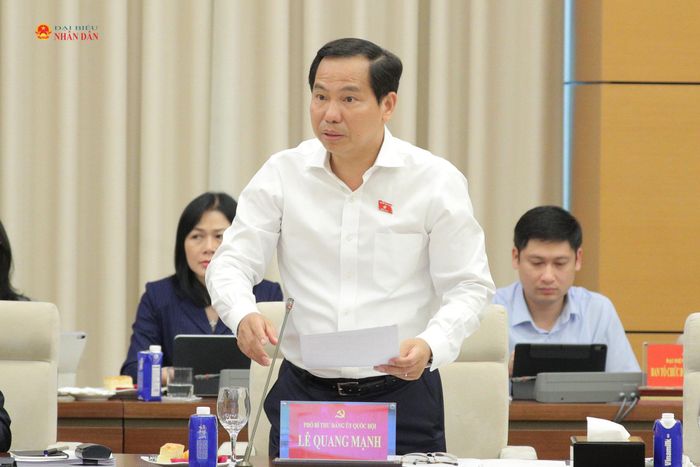 Phó Bí thư Đảng ủy Quốc hội, Tổng Thư ký Quốc hội, Chủ nhiệm Văn phòng Quốc hội Lê Quang Mạnh phát biểu tại hội nghị