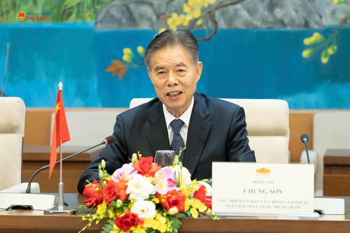 Chủ nhiệm Ủy ban Tài chính và Kinh tế Nhân đại toàn quốc Trung Quốc Chung Sơn phát biểu tại hội đàm