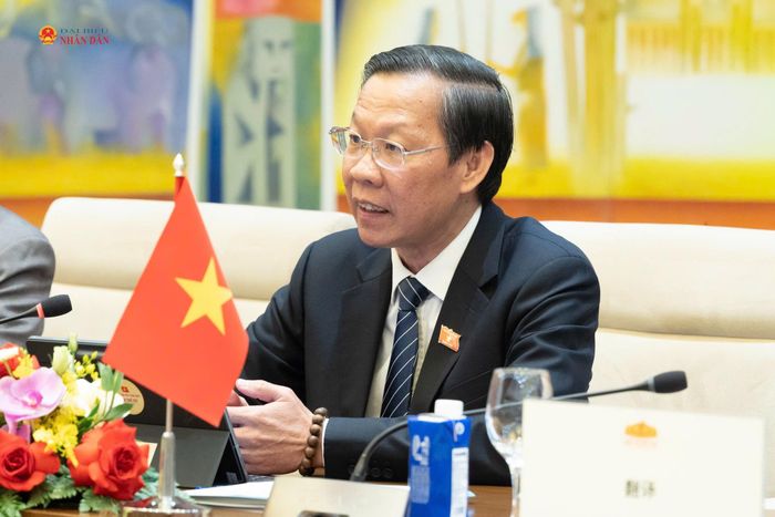 Chủ nhiệm Ủy ban Kinh tế và Tài chính Phan Văn Mãi phát biểu tại hội đàm
