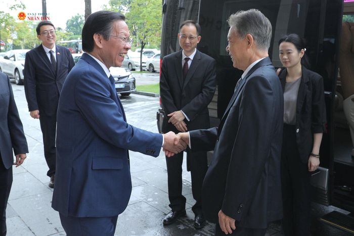 Chủ nhiệm Ủy ban Kinh tế và Tài chính Phan Văn Mãi đón Đoàn đại biểu Ủy ban Tài chính và Kinh tế Nhân đại toàn quốc Trung Quốc