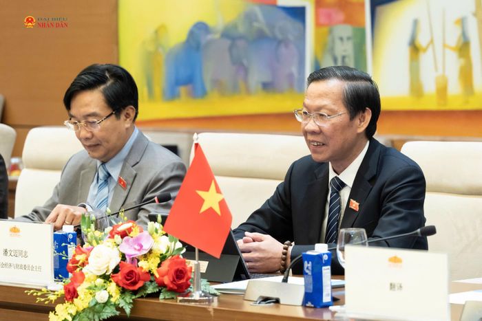 Chủ nhiệm Ủy ban Kinh tế và Tài chính Phan Văn Mãi phát biểu tại hội đàm