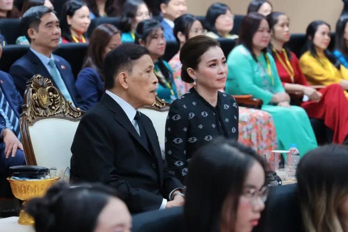 Nhà vua và Hoàng hậu Vương quốc Thái Lan thăm Trường Đại học Hà Nội