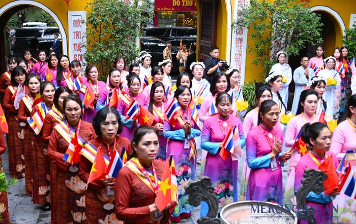 Các phật tử dự Lễ cầu an tại chùa Quán Sứ. Ảnh: Đỗ Thảo - Mekong ASEAN