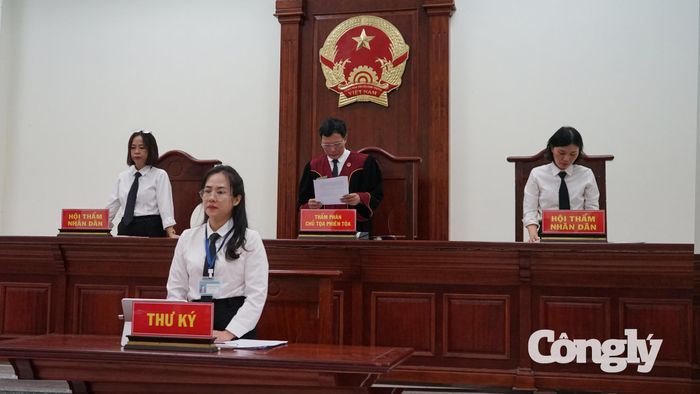 Hội đồng xét xử tuyên án sơ thẩm vụ án dân sự công ích về nghĩa vụ nộp thuế.