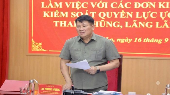 Đồng chí Lò Minh Hùng phát biểu tại cuộc làm việc.