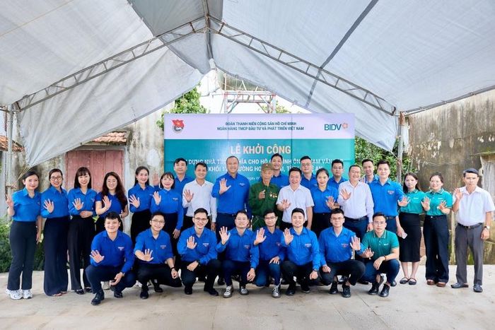Tuổi trẻ BIDV tham gia Lễ khởi công nhà tình nghĩa cho gia đình có công với cách mạng tại tỉnh Nghệ An (Nguồn ảnh: BIDV)