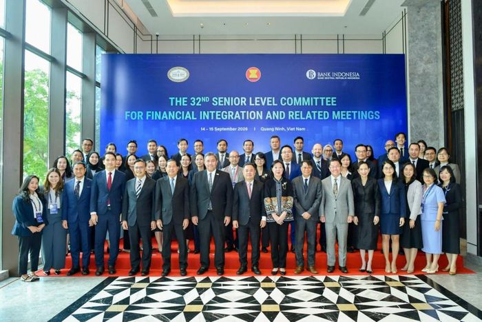 Các đại biểu chụp ảnh lưu niệm tại Hội nghị