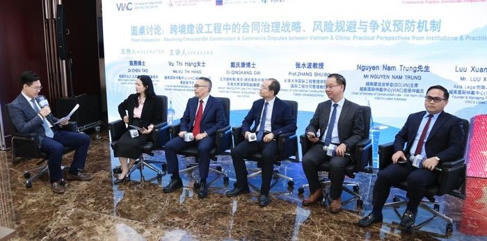 Theo các chuyên gia, việc lựa chọn luật áp dụng, phân bổ trách nhiệm và thiết kế cơ chế xử lý bất đồng vì vậy cần được thực hiện ngay khi các bên xây dựng hợp đồng. Ảnh: Nhật Anh