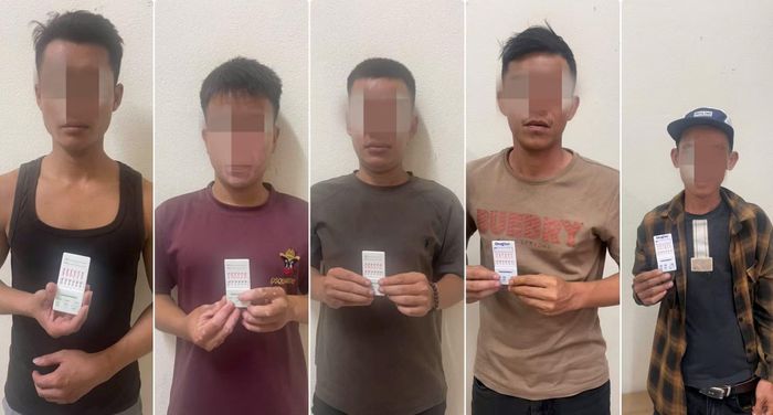 Công an xã Hiệp Đức tiến hành test nhanh ma túy cho nhiều trường hợp trên địa bàn xã.