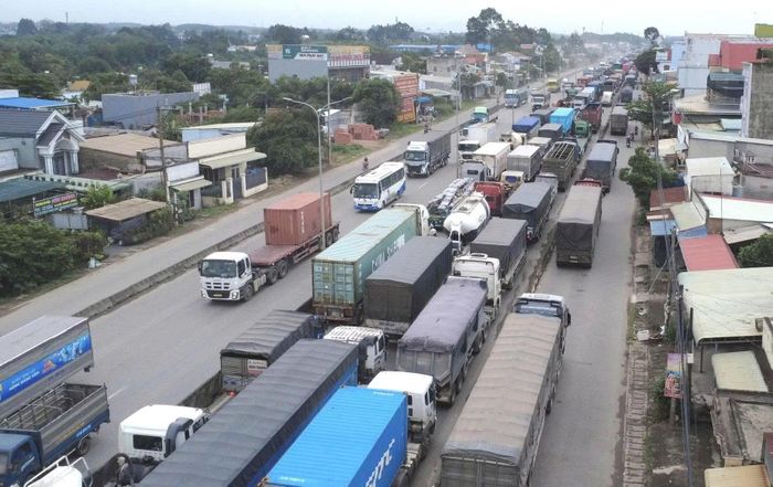 Quá tải phương tiện trên tuyến QL51.