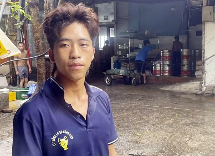 Anh Vàng Mí Lử, nhân viên quán bia thuật lại sự việc lúc hỏa hoạn.