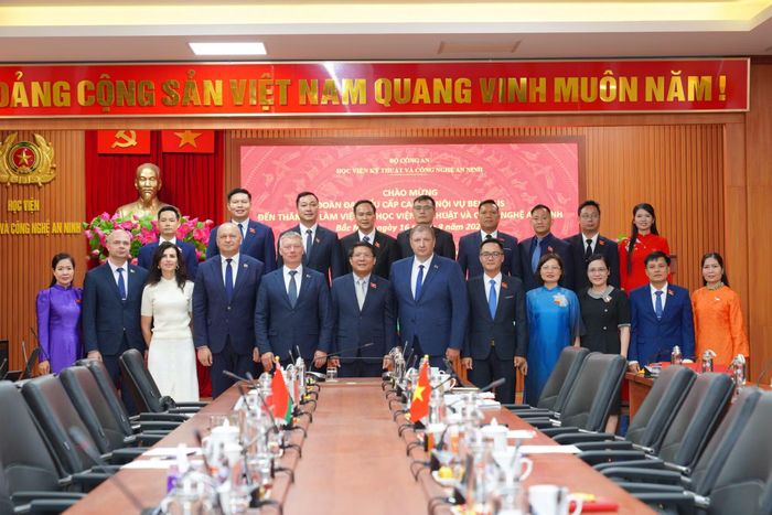 Các đại biểu tham dự buổi làm việc. Ảnh: Anh Tuấn.