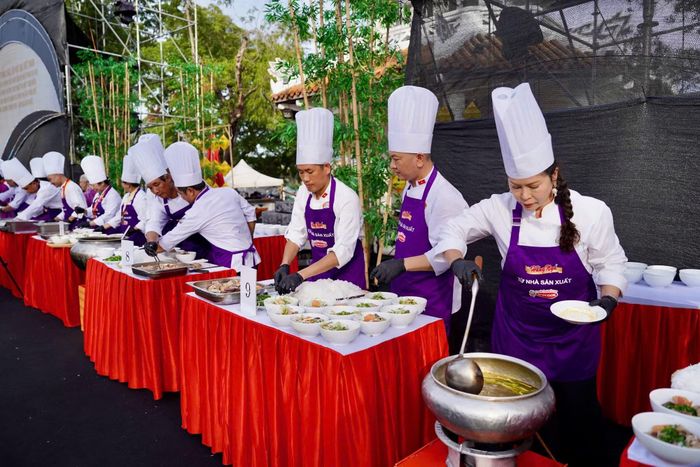Ẩm thực là một trong những thế mạnh của Cố đô Huế.