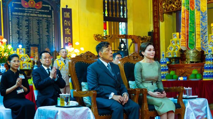 Nhà vua Thái Lan Maha Vajiralongkorn Phra Vajiraklaochaoyuhua và Hoàng hậu Suthida Bajrasudhabimalalakshana dự Lễ cầu an tại chùa Quán Sứ.
