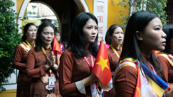 Đông đảo Phật tử tham dự lễ cầu an tại chùa Quán Sứ sáng 16/9.