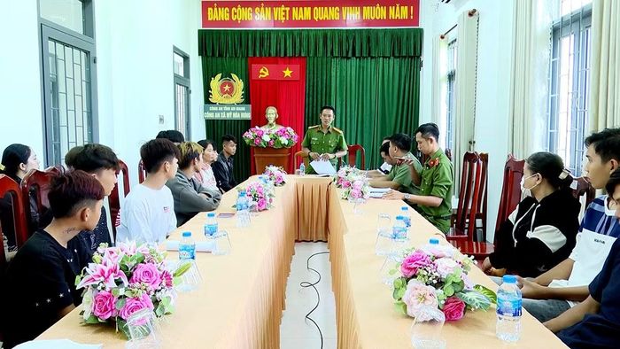 Công tác tuần tra, xử lý vi phạm kết hợp tuyên truyền, giáo dục được Công an xã Mỹ Hòa Hưng tăng cường triển khai.