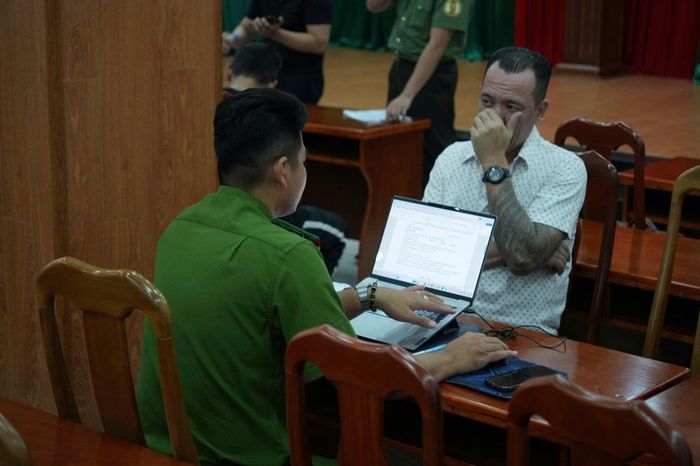 Tổ công tác của Công an TP Hồ Chí Minh phối hợp với các đơn vị chức năng ra Hà Nội tổ chức tiếp nhận 42 công dân Việt Nam bị Hoa Kỳ trục xuất.