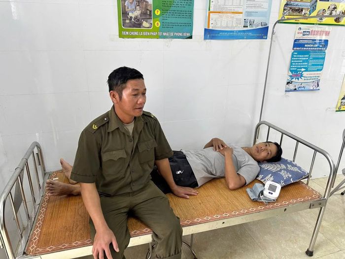Sau khi được đưa ra ngoài, công dân được kiểm tra, chăm sóc sức khoẻ.