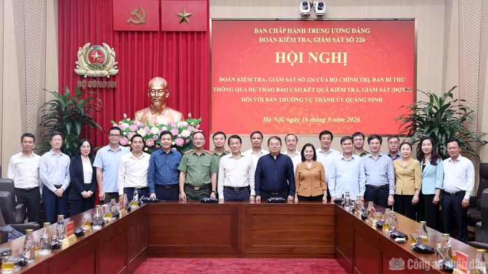 Bộ trưởng Lương Tam Quang và các đại biểu dự hội nghị.