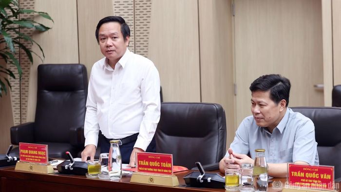 Bí thư Tỉnh ủy Hưng Yên Phạm Quang Ngọc phát biểu tại hội nghị.