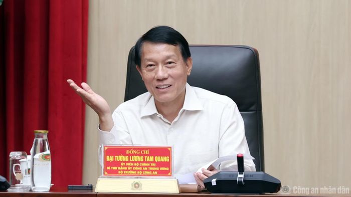 Bộ trưởng Lương Tam Quang điều hành phần tham luận.