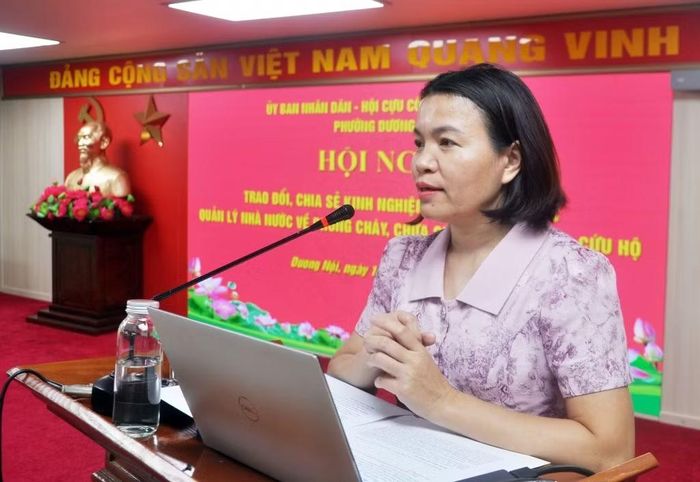 Đồng chí Vũ Thị Ngọc Hiền - Phó Chủ tịch UBND phường Dương Nội phát biểu khai mạc hội nghị.