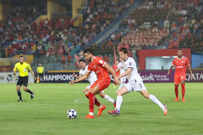 Cả hai đội đều sở hữu những cơ hội tốt để ghi bàn nhưng hiệp 1 kết thúc mà không có pha lập công nào.