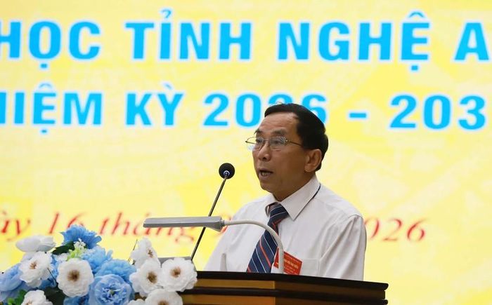 Ông Ngô Xuân Văn - Chủ tịch Hội Khuyến học xã Diễn Châu phát biểu tham luận. Ảnh: Quốc Huy
