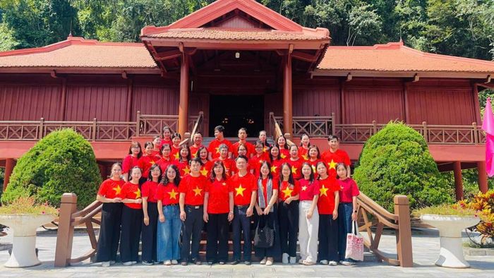 Khu di tích quốc gia đặc biệt Địa điểm Chiến thắng Biên giới năm 1950 ngày nay là địa chỉ về nguồn của các cơ quan, đơn vị và người dân khắp mọi miền Tổ quốc. Ảnh Truyền thông phường Thục Phán.