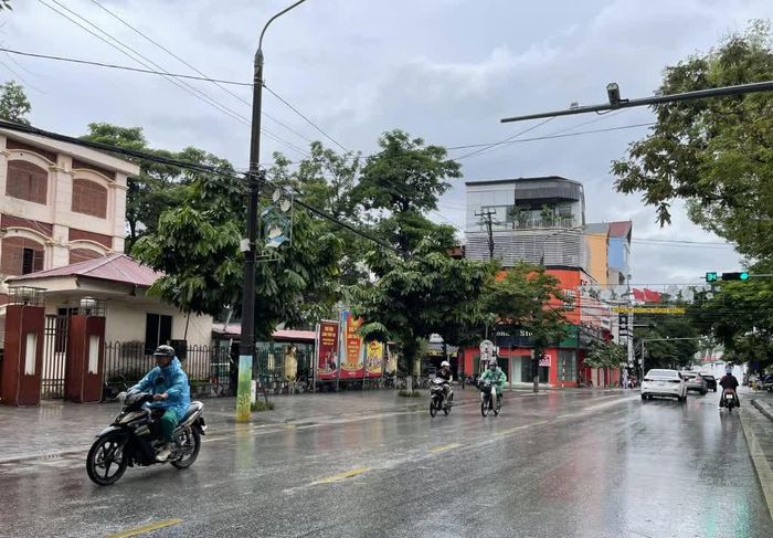 Ngày 17/9, trong tỉnh có mưa rào và dông vài nơi, ngày trời nắng gián đoạn.