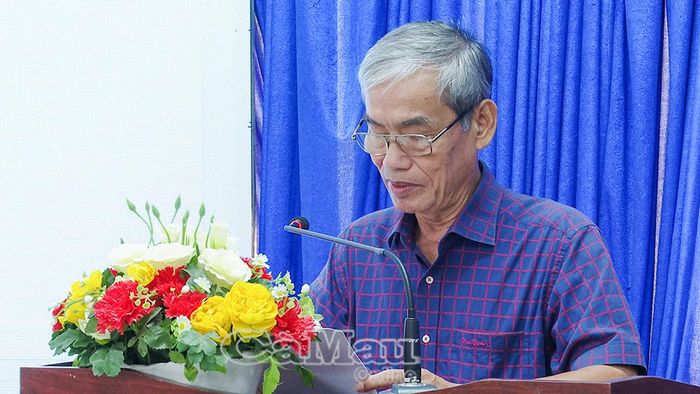 Ông Nguyễn Thành Huy, Chủ tịch Hội Thuỷ sản tỉnh Cà Mau, Trưởng Ban điều hành Dự án báo cáo kết quả sau gần 2 năm triển khai mô hình đồng quản lý tại xã Đá Bạc.