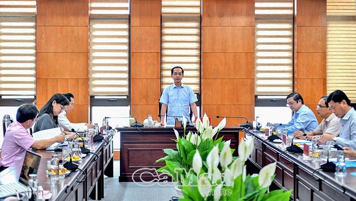 Đồng chí Hồ Thanh Thuỷ, Phó Bí thư Tỉnh uỷ, Chủ tịch Uỷ ban MTTQ Việt Nam tỉnh Cà Mau yêu cầu ngành Công Thương, ngành Văn hoá, Thể thao và Du lịch rà soát, xác định rõ nhiệm vụ trọng tâm từ nay đến cuối năm, tập trung chỉ đạo, thực hiện quyết liệt, tạo kết quả thực chất, góp phần vào tăng trưởng chung của tỉnh.