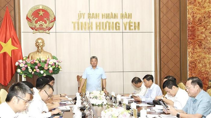 Ông Nguyễn Mạnh Quyền - Chủ tịch UBND tỉnh Hưng Yên - chủ trì buổi làm việc. Ảnh: Cổng thông tin điện tử tỉnh Hưng Yên