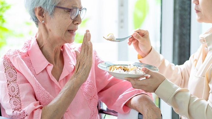Người mỡ máu cao nên hạn chế chất béo bão hòa. Ảnh minh họa