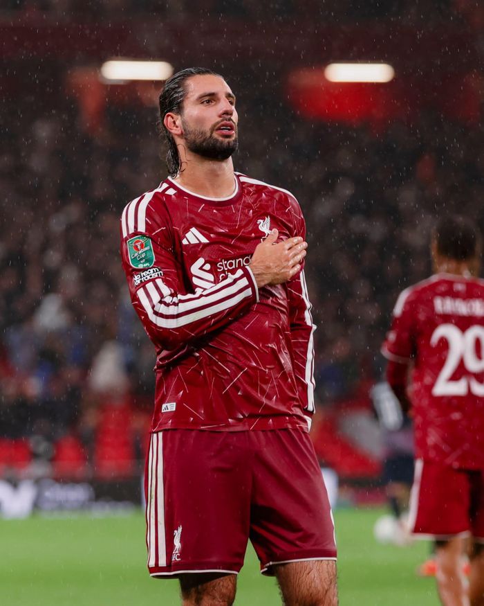 Szoboszlai ăn mừng siêu phẩm vào lưới Tottenham. Ảnh: Liverpool FC
