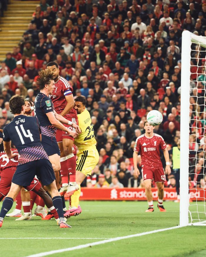 Conor Gallagher đánh đầu ghi bàn cho Tottenham