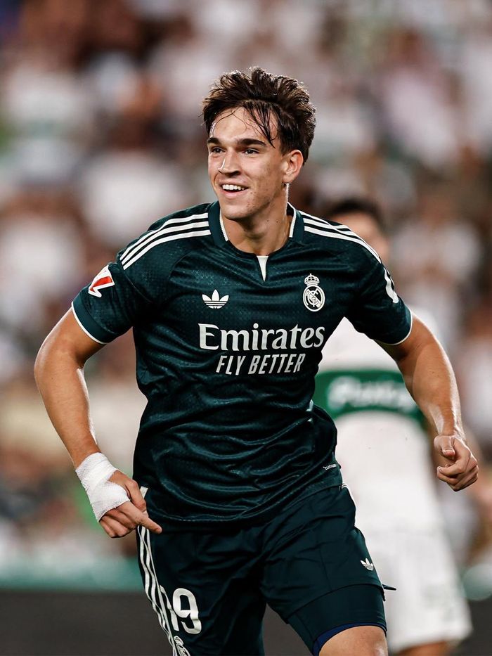 Espi lại hóa người hùng giúp Real Madrid dành chọn ba điểm