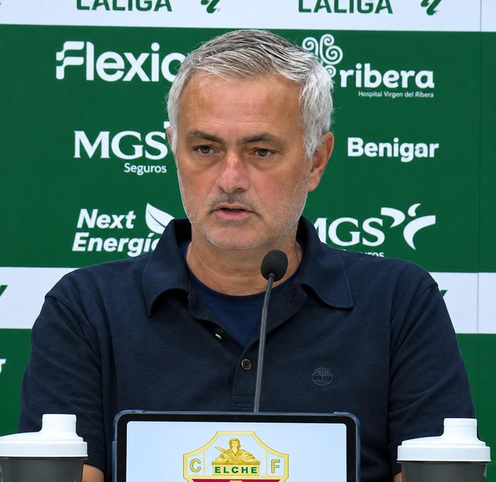 Mourinho tại buổi họp báo sau trận đấu