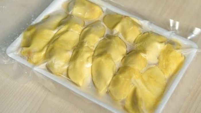 Nếu muốn kéo dài thời gian sử dụng hơn, bạn có thể cấp đông sầu riêng. Ảnh minh họa