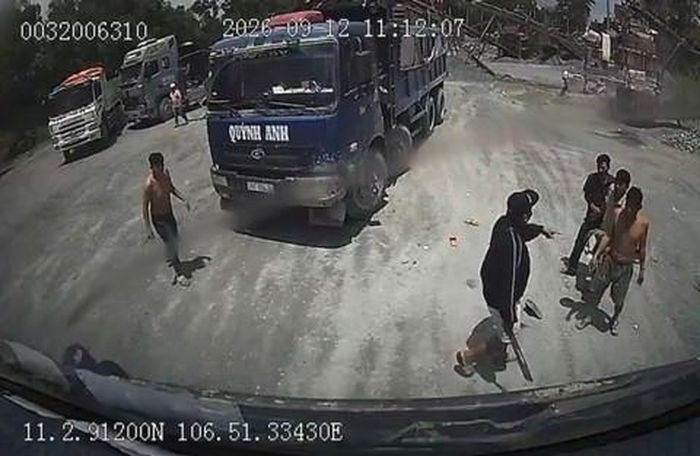 Camera ghi lại diễn biến va chạm.