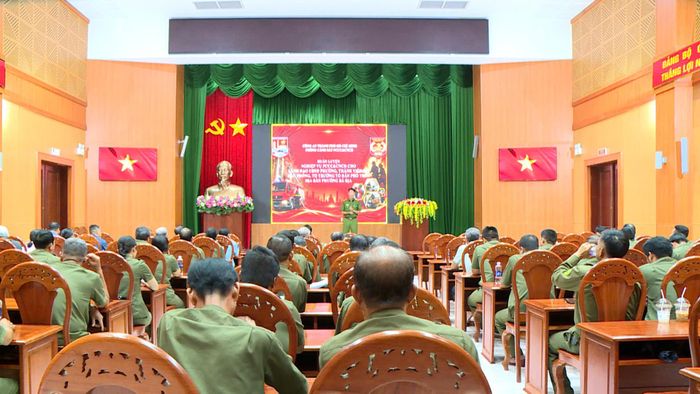 Quang cảnh buổi tập huấn