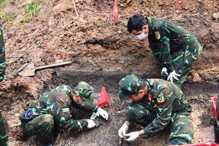 Công tác tìm kiếm, quy tập hài cốt liệt sĩ được thực hiện tỉ mỉ để không bỏ sót