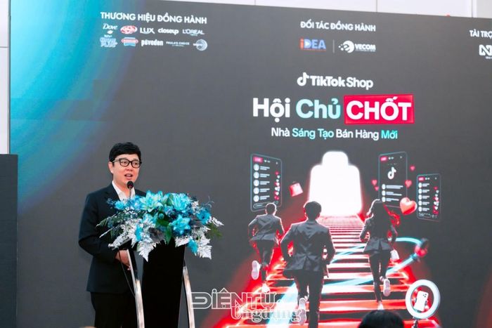 Đại diện TikTok Shop, Hiệp hội Thương mại điện tử Việt Nam và phòng Quản lý hoạt động TMĐT, Cục TMĐT, Bộ Công Thương phát biểu tại sự kiện