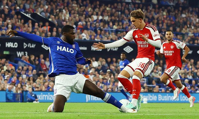 Arsenal thắng Ipswich Town 4-2. (Ảnh: Reuters)