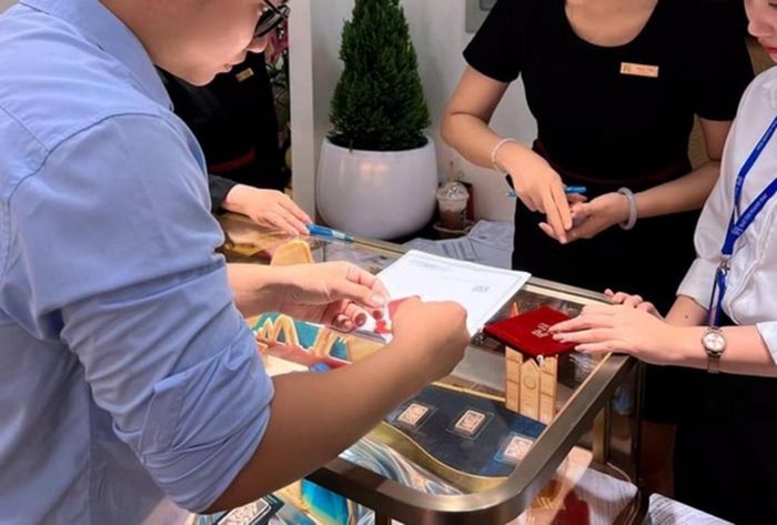 PNJ đã chi hơn 7.000 tỷ đồng mua lại sản phẩm của khách chỉ trong vài ngày của tháng 7.