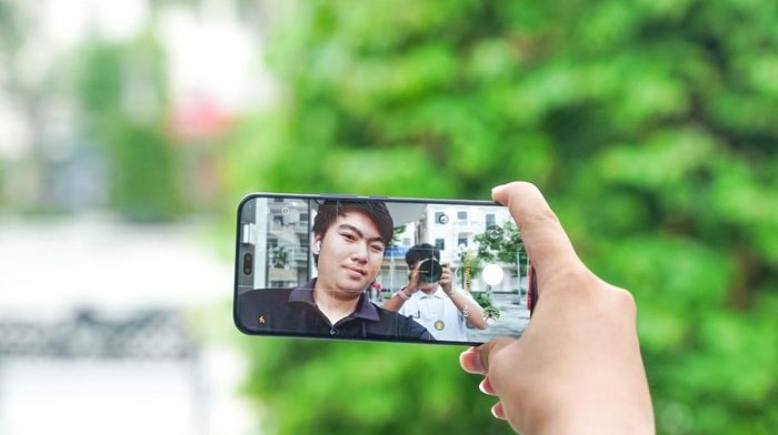 Phát hiện gương mặt giả mạo khi cuộc gọi video có dấu hiệu bị deepfake.