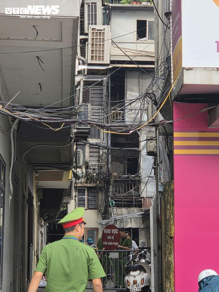 Đến 2h30, đám cháy cơ bản được khống chế và dập tắt hoàn toàn sau đó 15 phút. Trong quá trình tìm kiếm, cảnh sát phát hiện 5 người đã tử vong, bàn giao cho lực lượng y tế.
