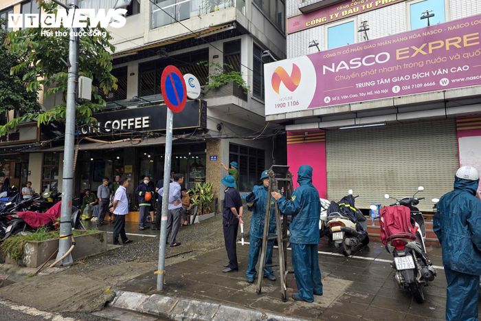 Chủ tịch UBND Thành phố Vũ Đại Thắng chỉ đạo Công an Thành phố phối hợp chặt chẽ các sở, ngành, chính quyền địa phương tổ chức thăm hỏi, động viên gia đình các nạn nhân và khắc phục hậu quả vụ cháy. Đồng thời, cơ quan công an khẩn trương điều tra, làm rõ nguyên nhân vụ hỏa hoạn.